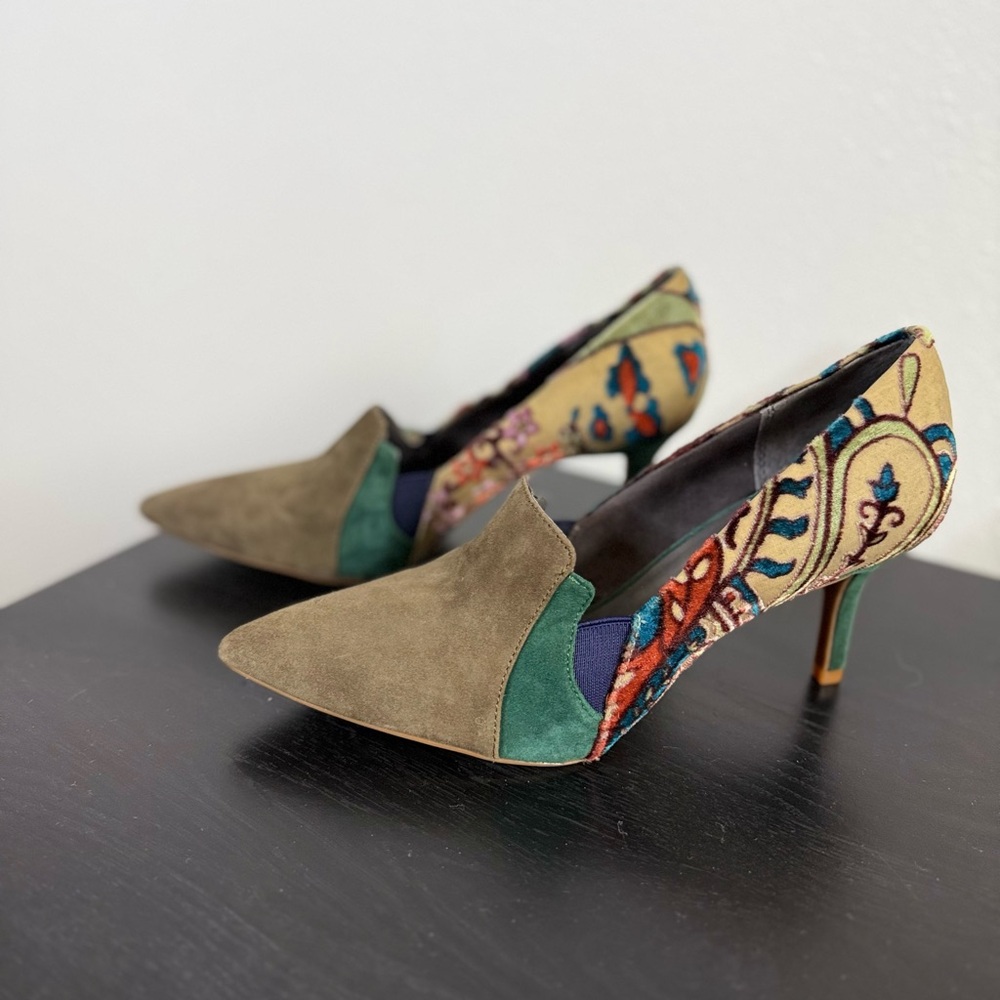Lori Goldstein Velvet Tapestry Heels Suede Pumps 37 / 7 NWOT
